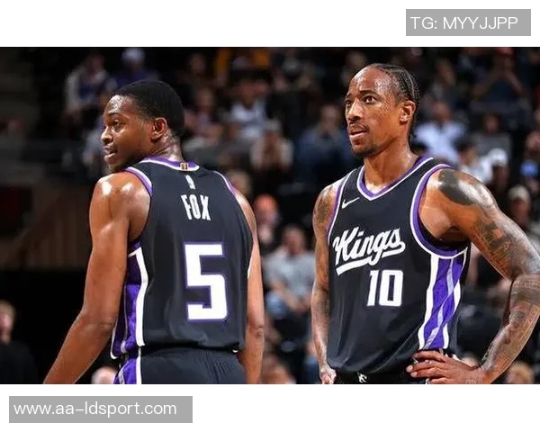 福克斯全能表现助力球队获胜16投9中贡献26分5篮板9助攻3抢断三分球命中率高