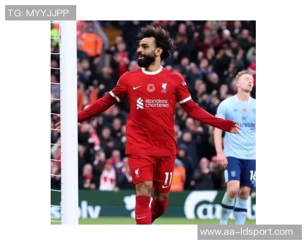 斯特劳瑟状态回暖贡献显著阿德尔曼称赞其在比赛中的表现